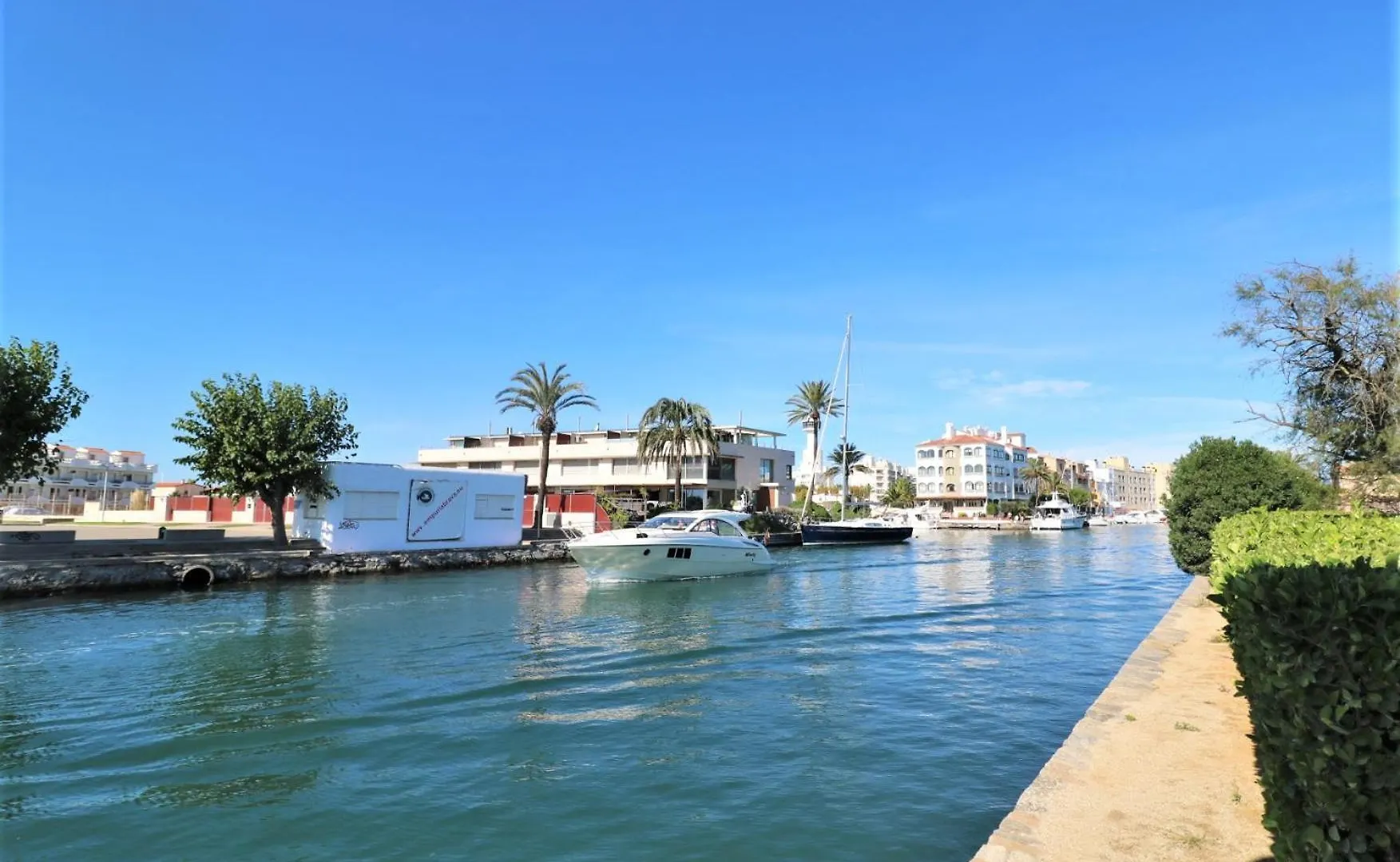 Poblat Tipic Piso Un Dormitorio Y Terraza Empuriabrava